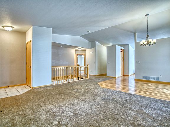 3rd image of 432 Cardinal Ave