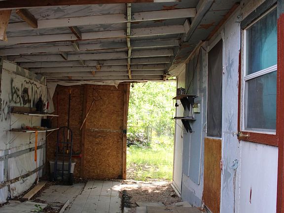 3rd image of 3017 Lyons Rd