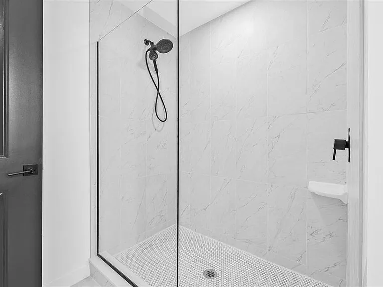 221 Main St N #Penthouse 1603 — Photo 22