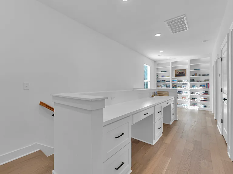 2047 E Little Crew Dr — Photo 15