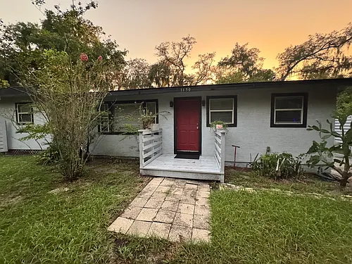 1630 Hillside Ln Photo 1
