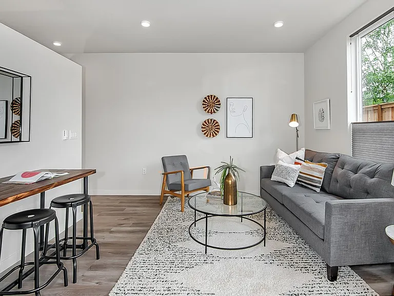 Julian Apartments — Photo 16