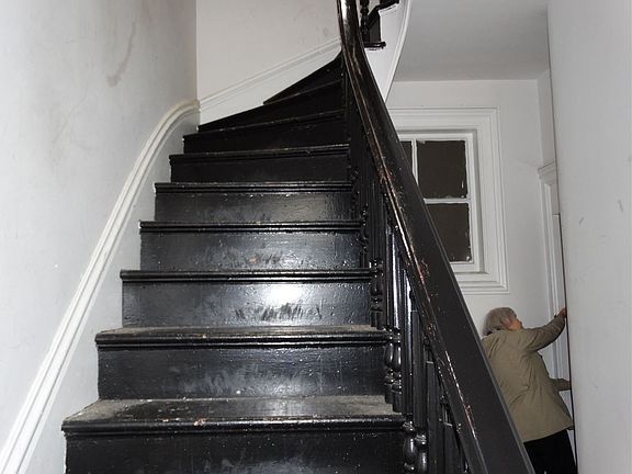 2nd image of 414 1st St