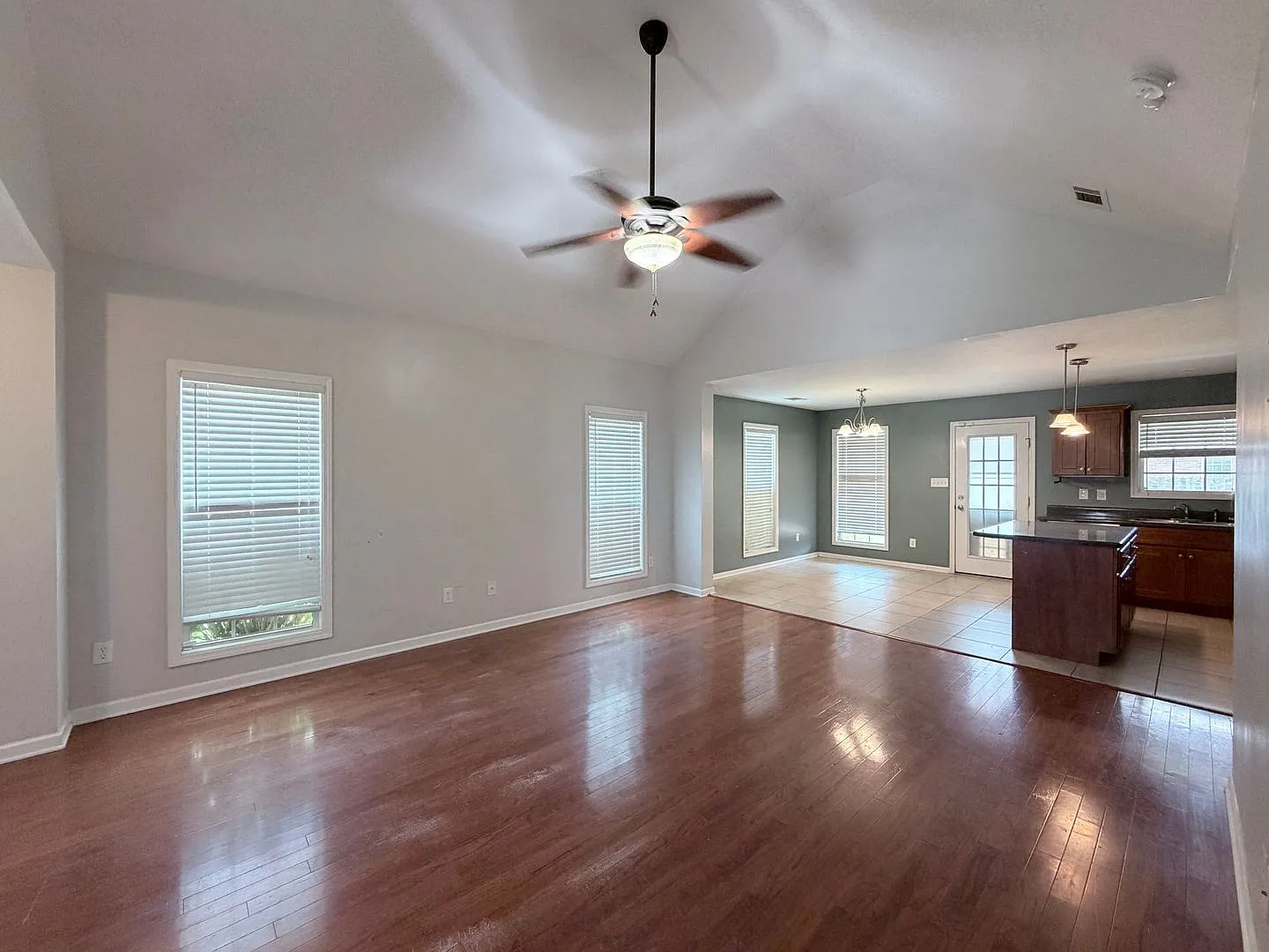 Before you rent an apartment in Grovetown...3BR /2 Baths , Split floor plan, fenced yard, 2car ga... — Photo 2
