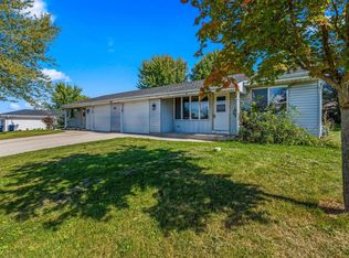 N868 Amanda St, Oconomowoc, WI 53066