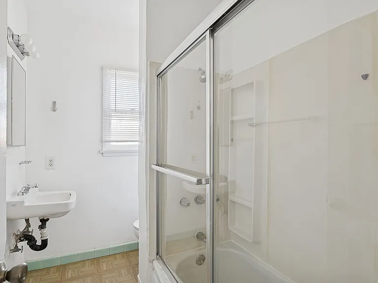 2032A Delaware Ave — Photo 13