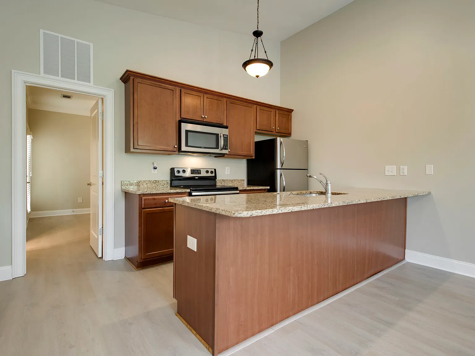 1 bed, 701 sqft, $1,620 — Photo 3