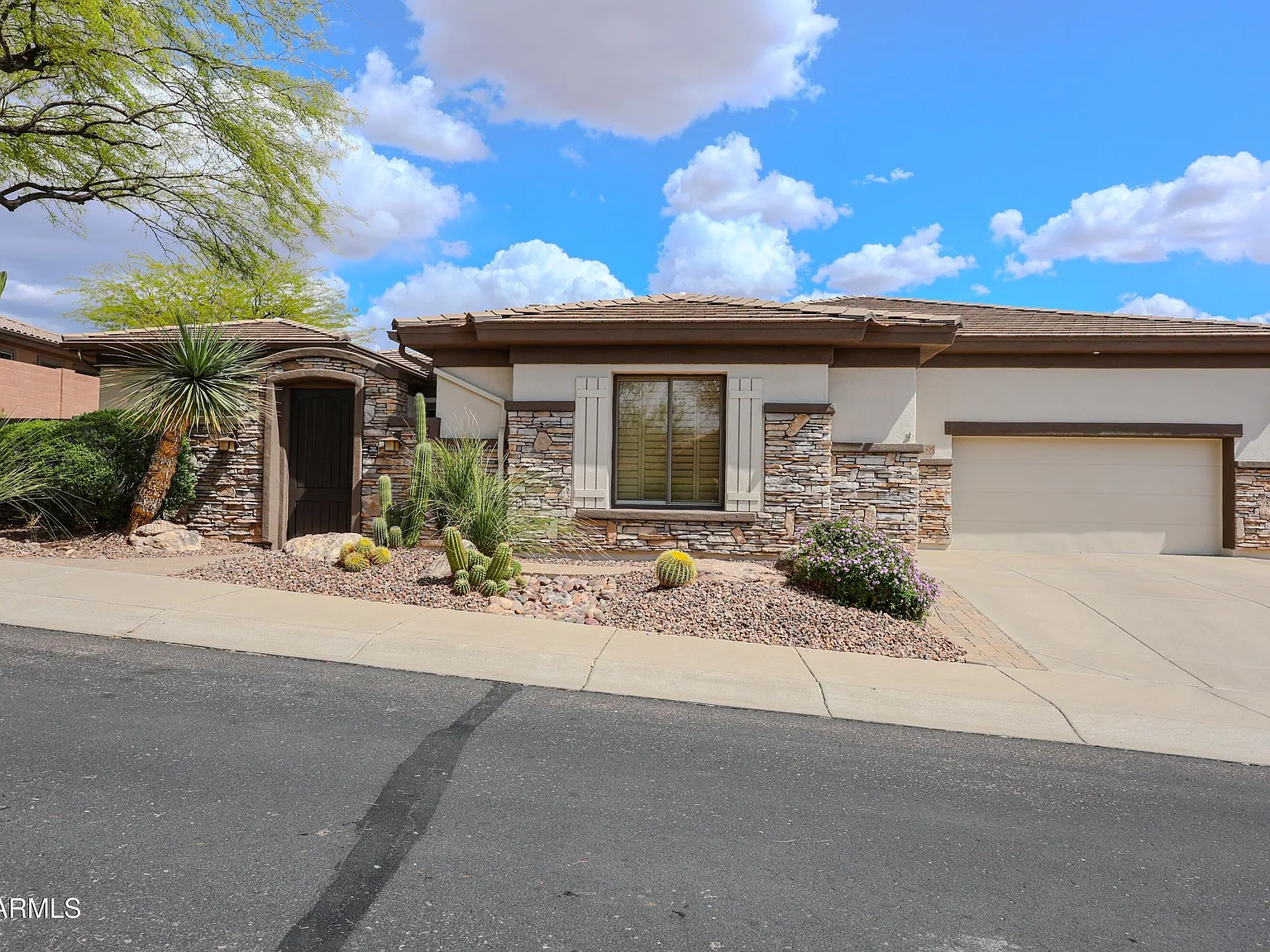 4 bed, 4.5 bath, 3909 sqft, $4,000 — Photo 2