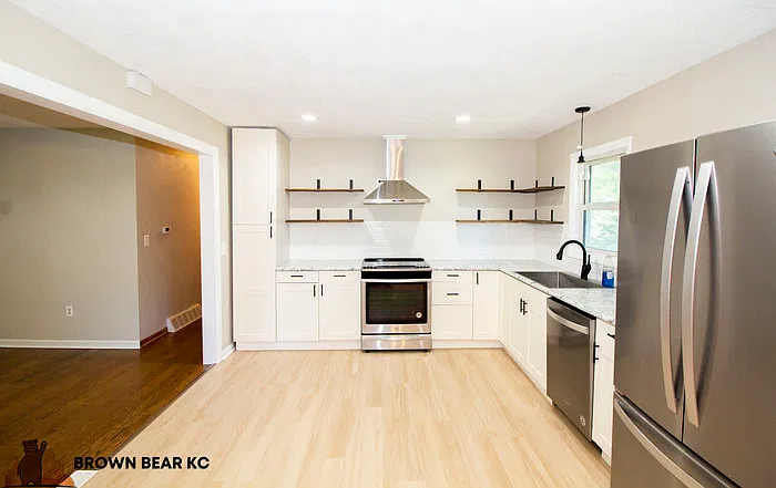 3 bed, 2.0 bath, 1325 sqft, $2,000 — Photo 3