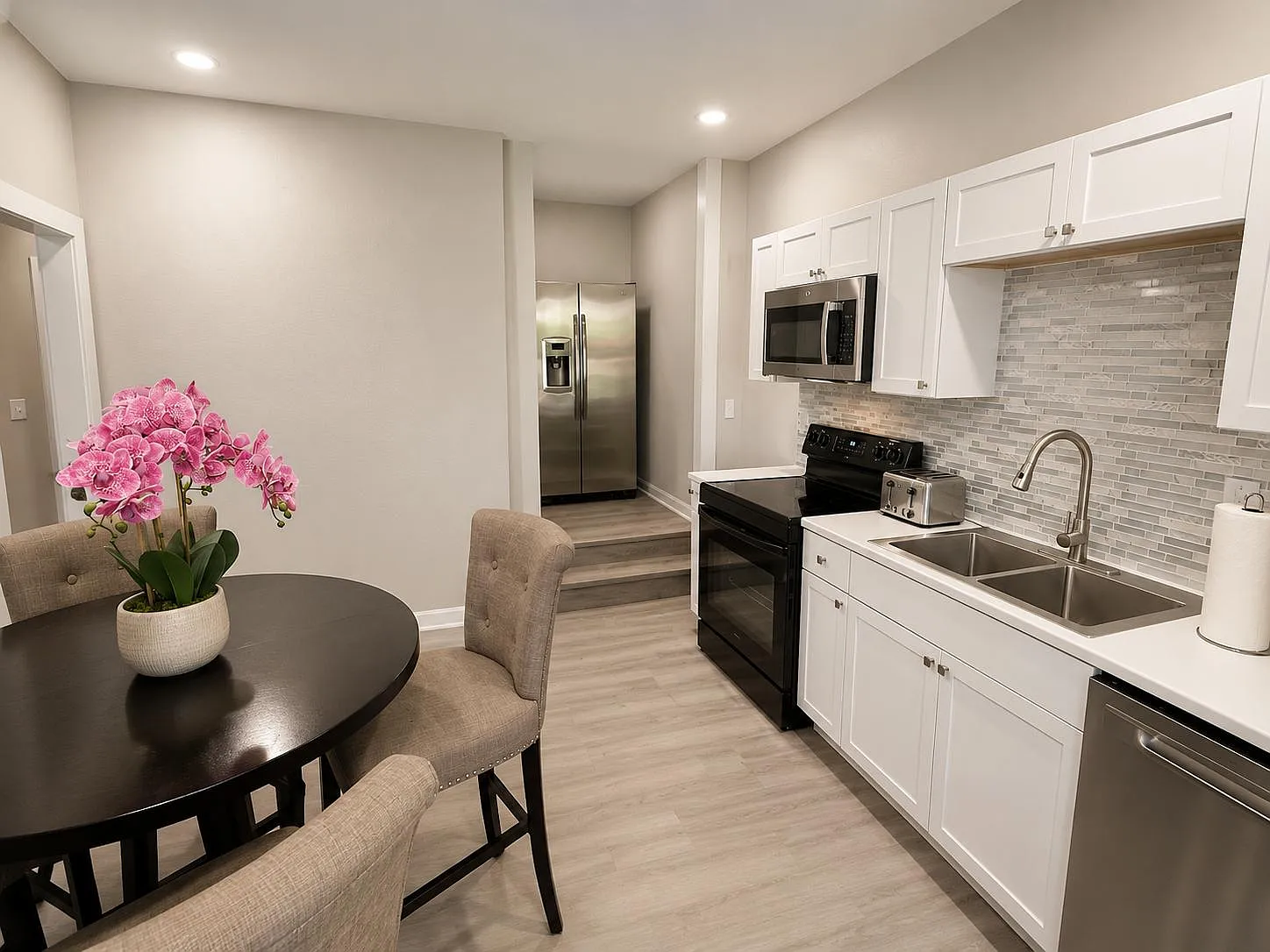 4 bed, 3.0 bath, 2000 sqft, $858 — Photo 3