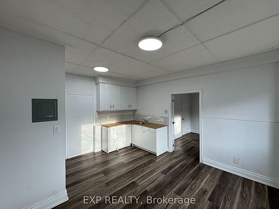 3rd image of 19 Loyer St