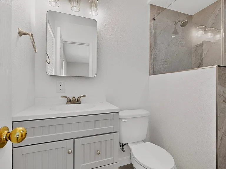 2307 Galway St — Photo 35