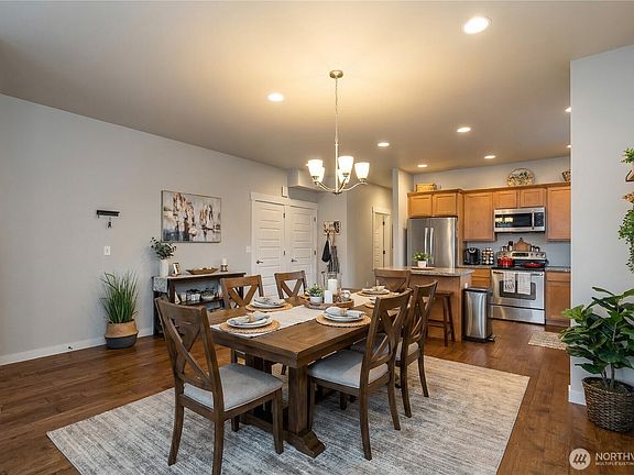 4th image of 554 Prospect Street