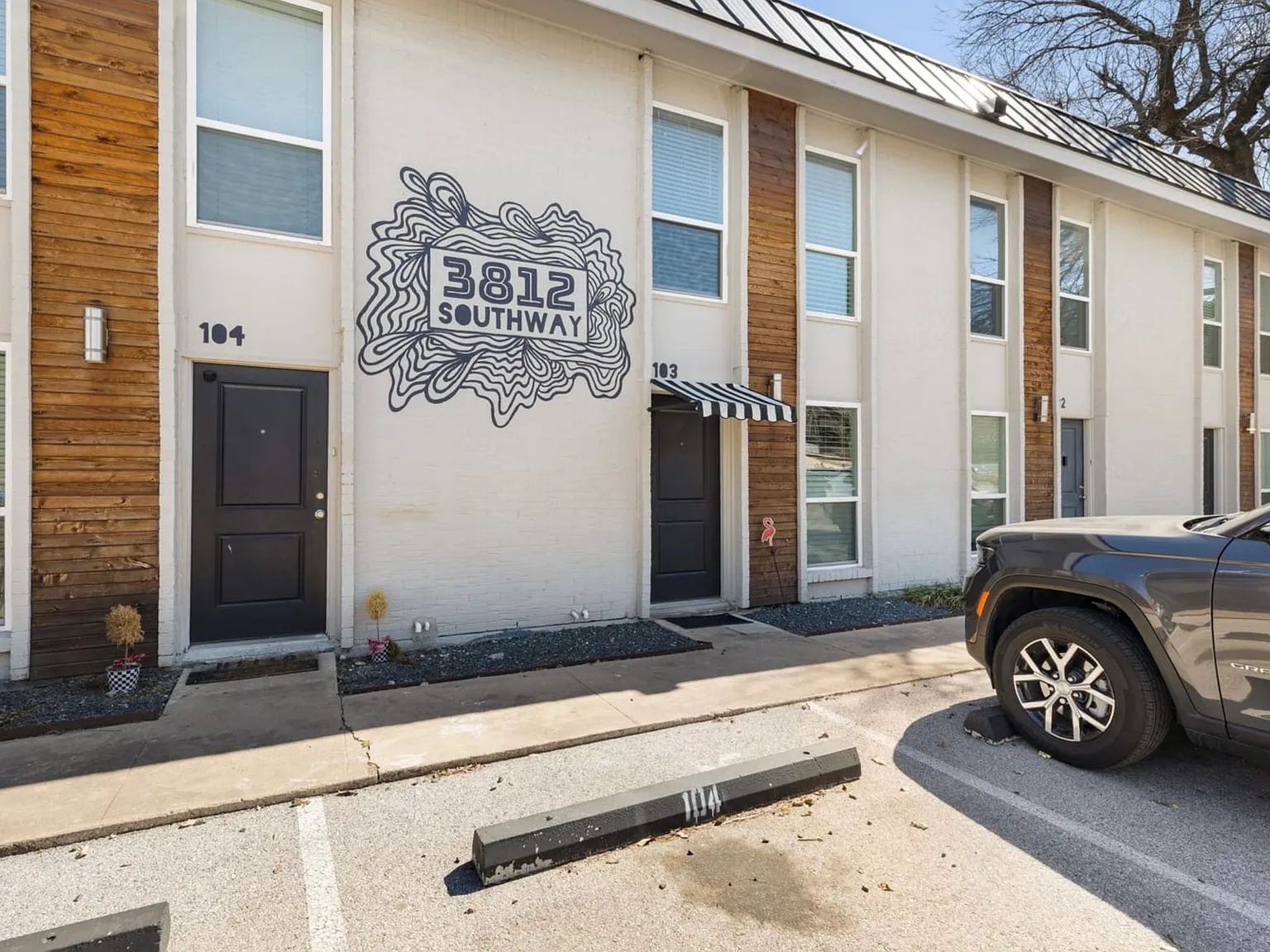 2 bed, 1.5 bath, 1028 sqft, $2,650 — Photo 2