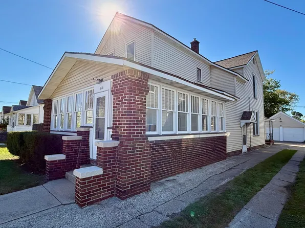 1231 Sanford St, Muskegon, MI 49441