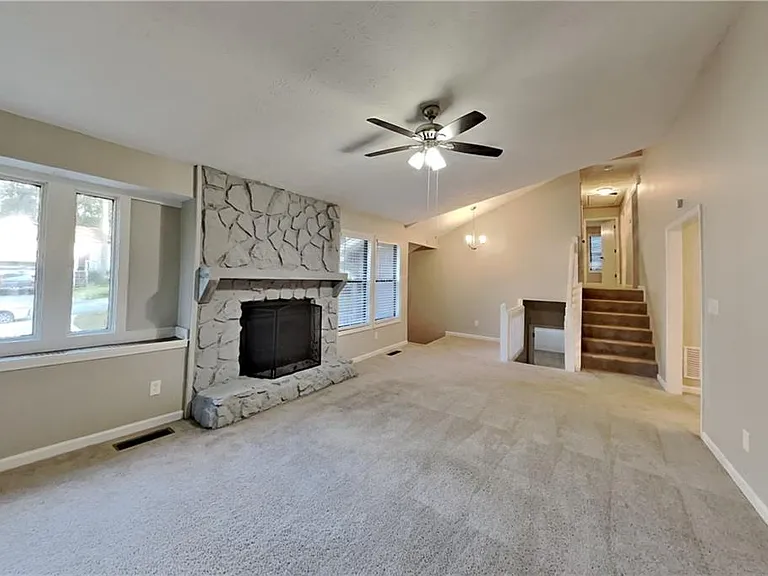 4094 Maxanne Dr NW — Photo 2