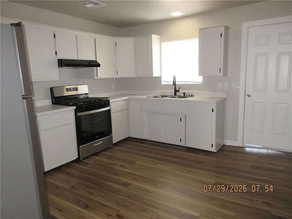 2 bed, 2.0 bath, 700 sqft, $975 — Photo 3