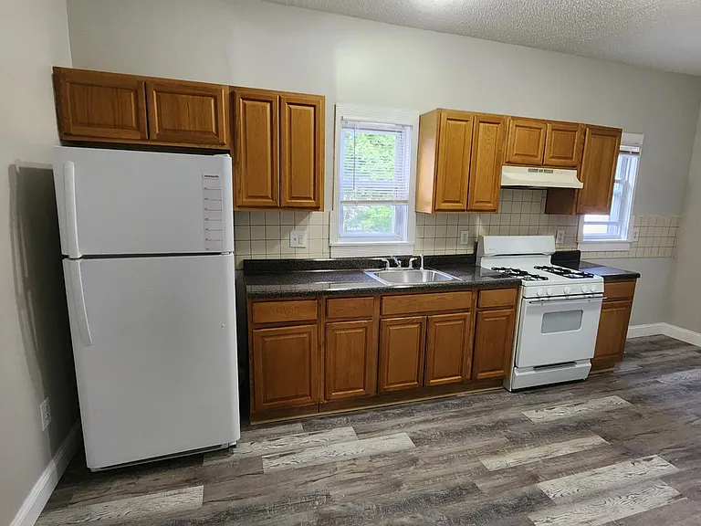 235 Starr St #2 — Photo 4
