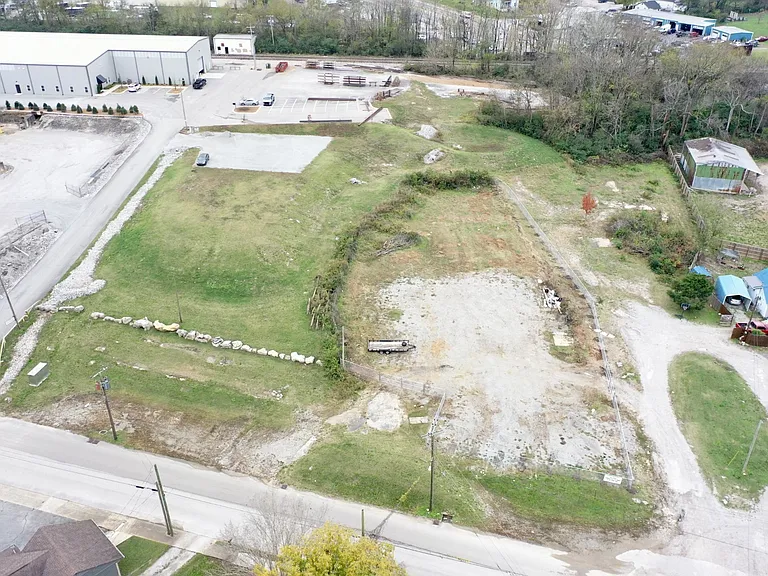 200 Cemetery Ave — Photo 3