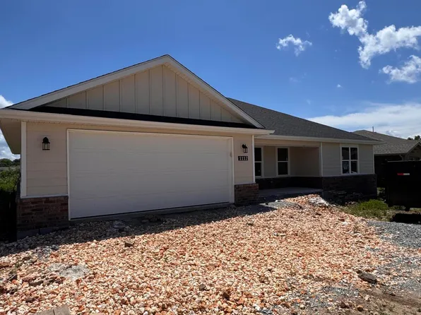 1112 Center Court Cir, Grove, OK 74344