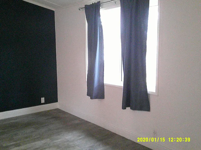 945 Davis St — Photo 4