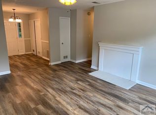228 Mark Twain Cir APT D, Athens, GA 30605
