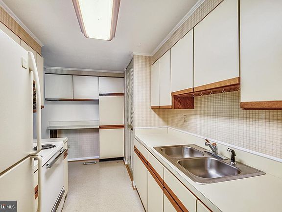 4th image of 315 Norfolk St