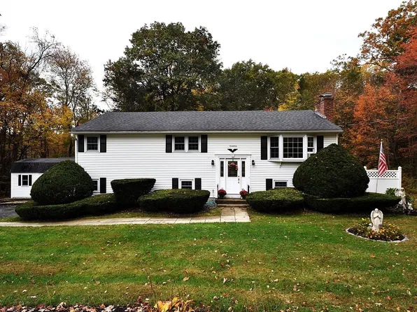 17 Wedgewood Ln, Millbury, MA 01527