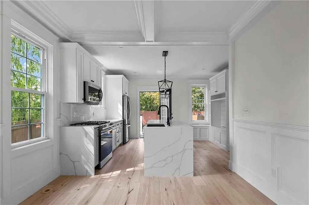 4 bed, 2.0 bath, 1696 sqft, $5,195 — Photo 4
