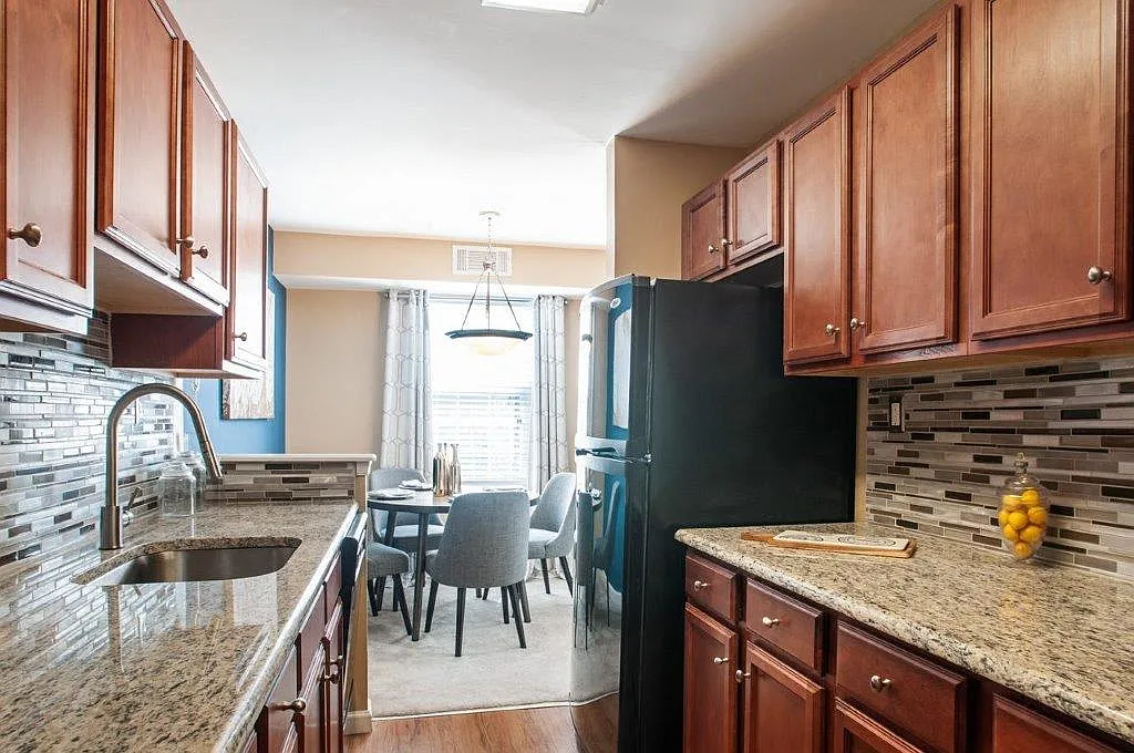 Montgomery Manor Apartments & Townhomes — Photo 2