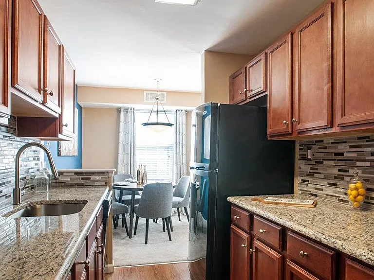 Montgomery Manor Apartments & Townhomes — Photo 2