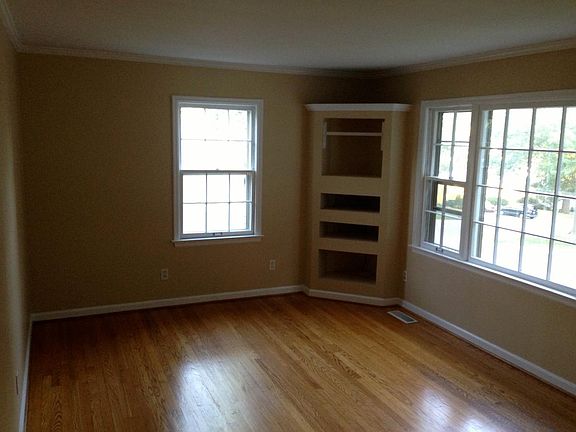 2nd image of 5020 W 49th St