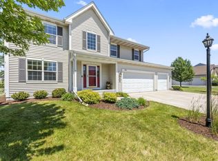 1420 Mamerow Ln W, Oconomowoc, WI 53066