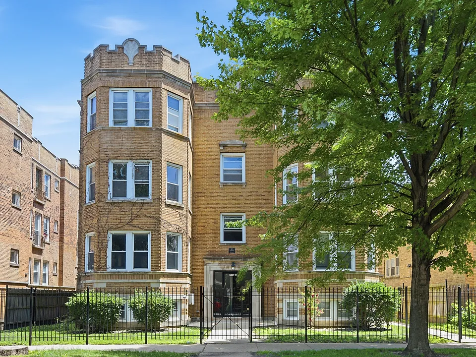 6341 N Oakley Ave #2