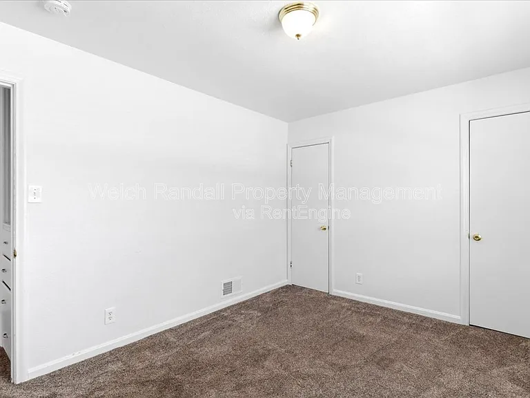 2709 Gramercy Ave #B — Photo 12