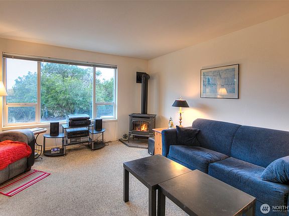 3rd image of 481 Broadmoor Court SW