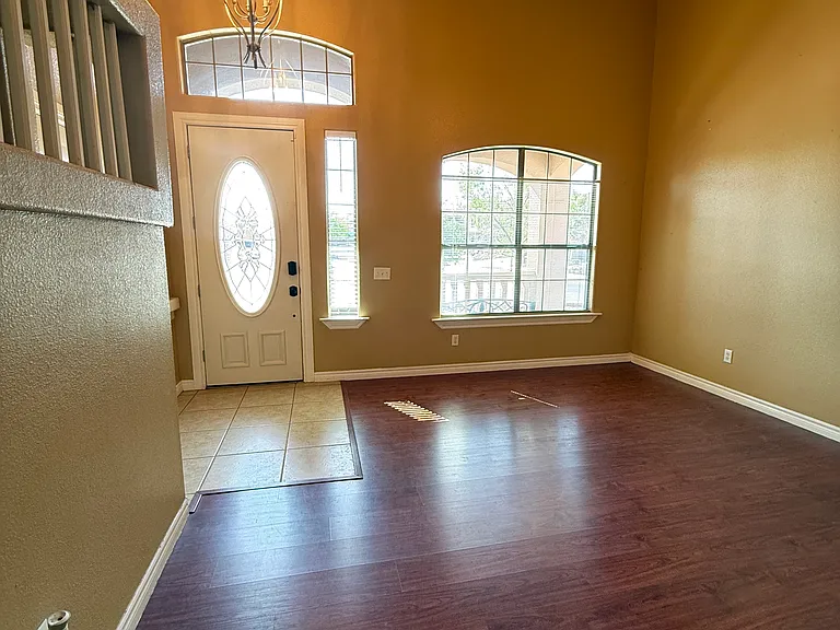 425 Emerald Shore Ln — Photo 11