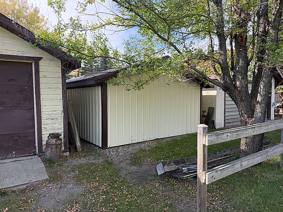3rd image of 902 5th Ave S
