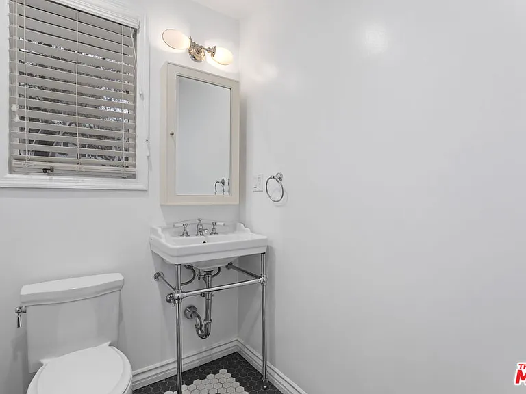 9768 W Olympic Blvd — Photo 14