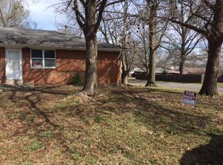 605 Hillcrest Dr, Lebanon, IL 62254