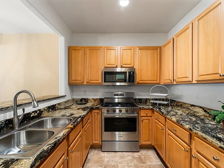 4452 S Auckland Ct — Photo 8