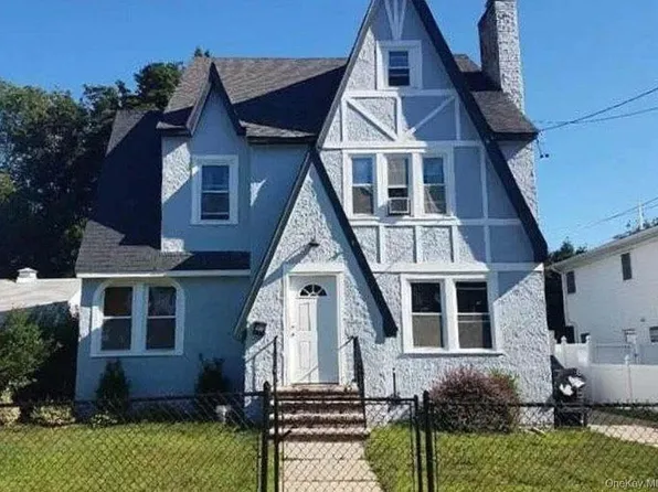 17 Hope Street, Hempstead, NY 11550