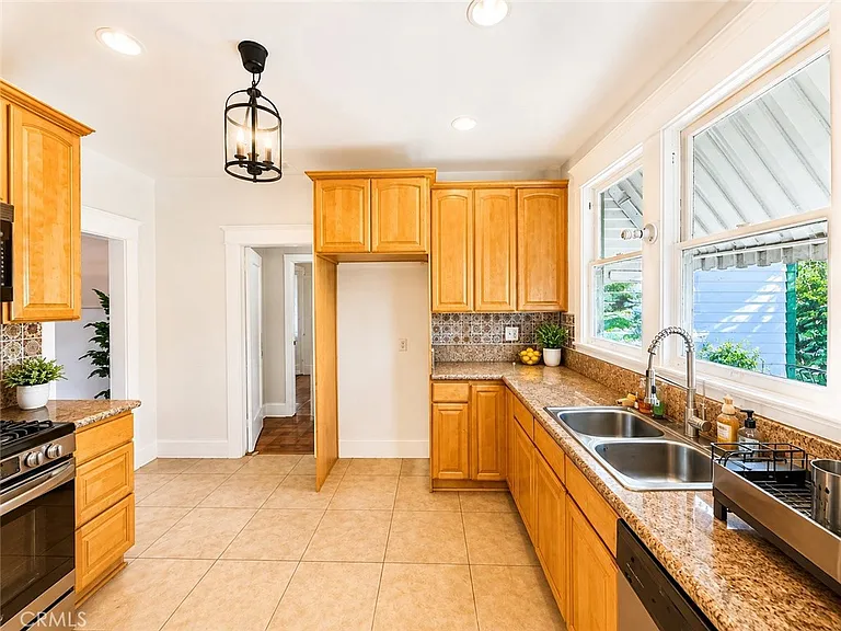 103 S Ardmore Ave — Photo 11