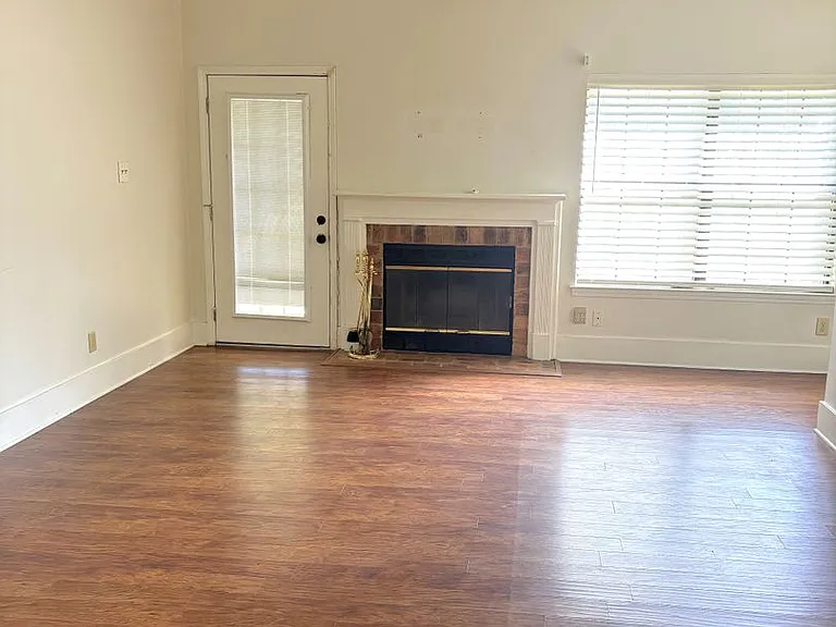 5900 Grelot Rd #101 — Photo 6