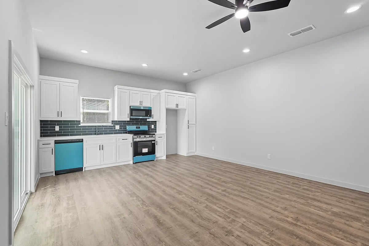 Building Photo - 3305 Stevens St #1