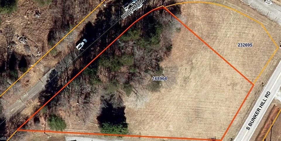 2nd image of 512 S Bunker Hill Rd