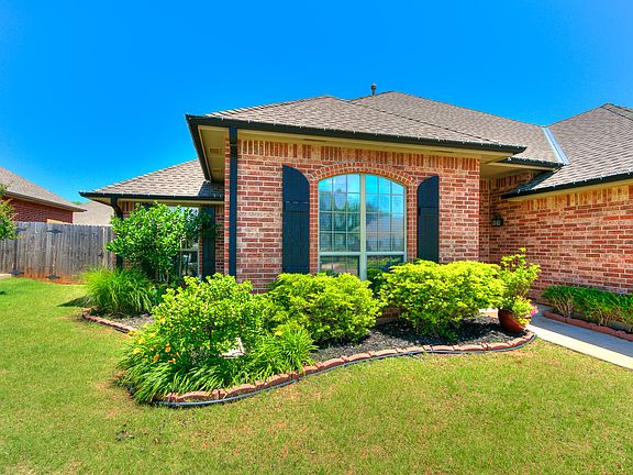3rd image of 17032 Canyonwood Ln