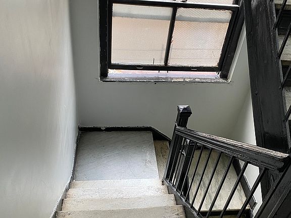 3rd image of 506 W 213th St APT 4