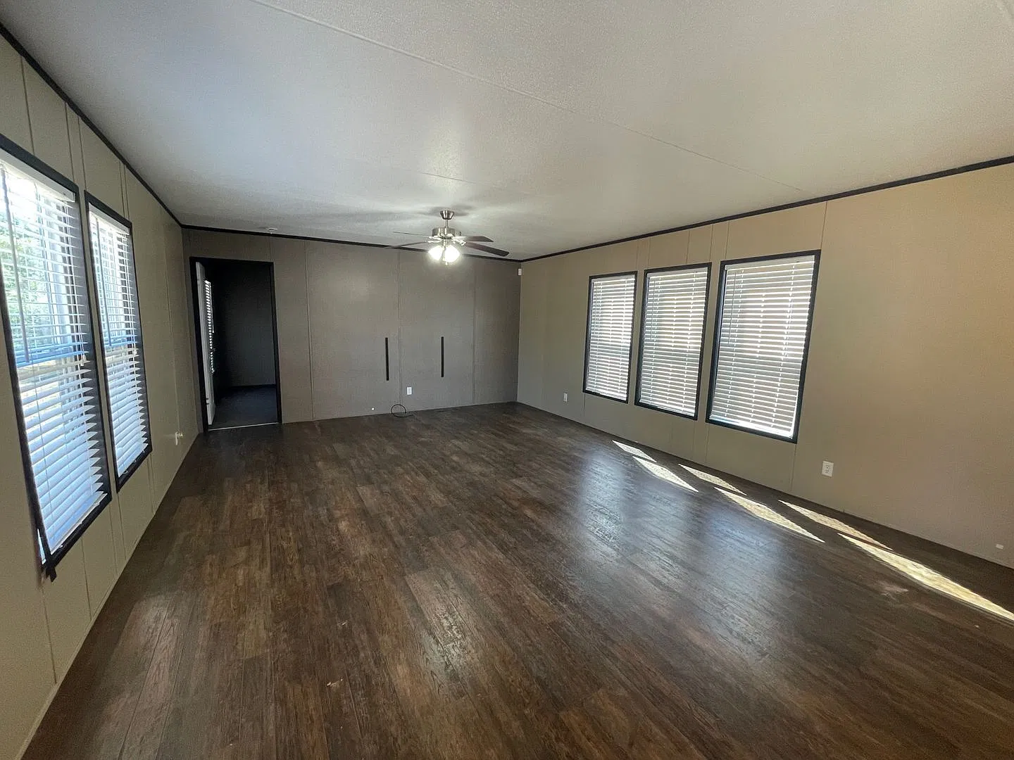 211 W Hebert — Photo 4