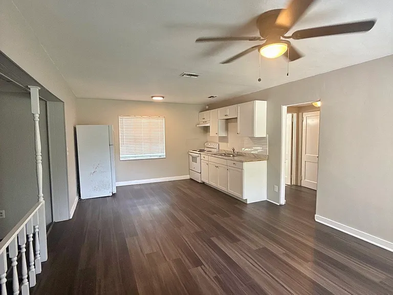 1719 Wofford Ave — Photo 8